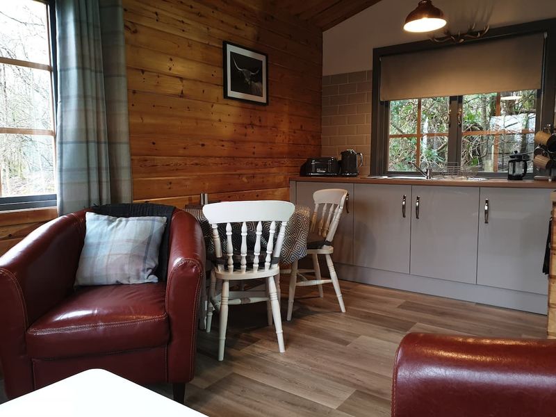 10 BEST Airbnbs In Fort William [For All Budgets!!]